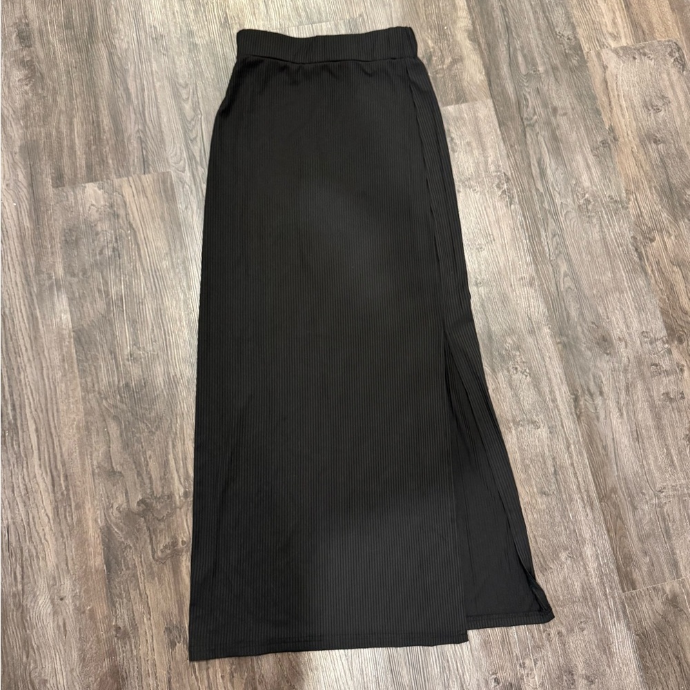Ribbed Black Maxi Skirt